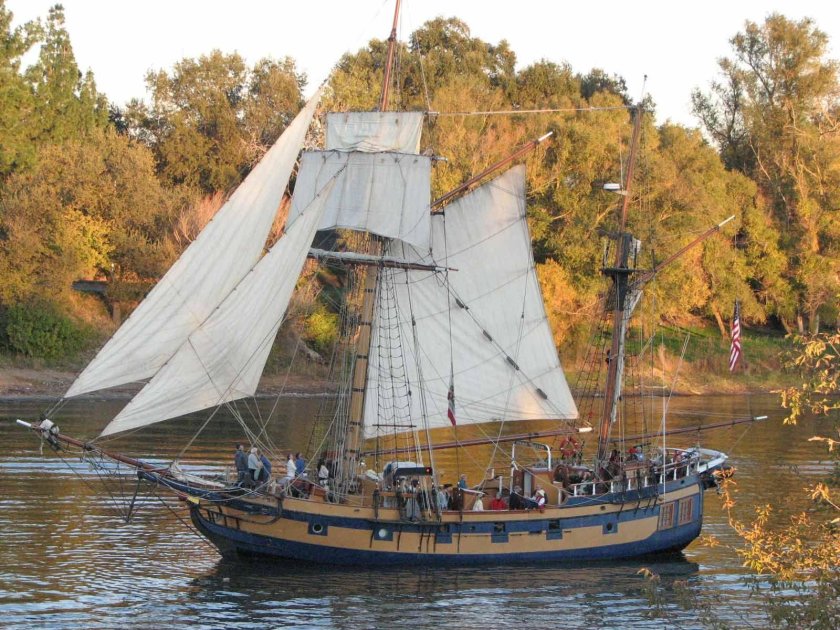 Одномачтовый парусник шлюп