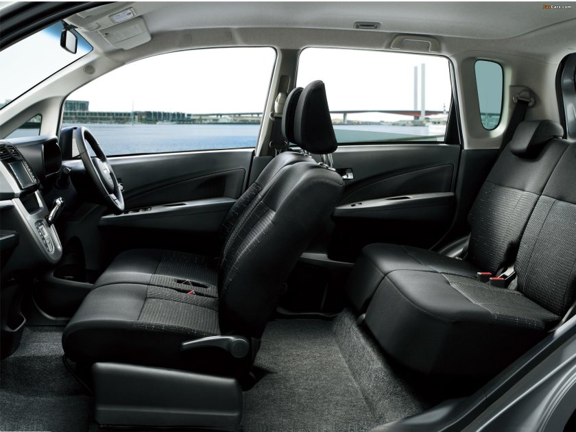 Дайхатсу мув салон