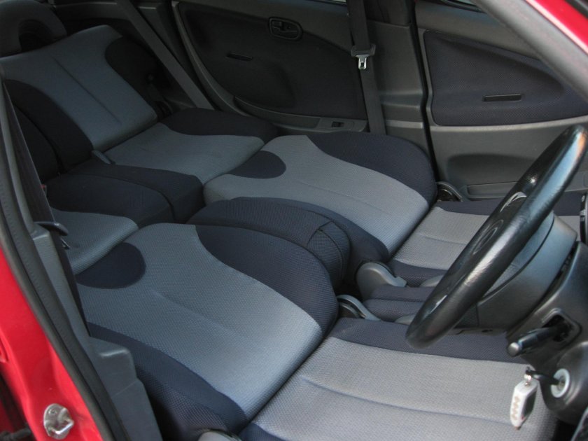 Daihatsu YRV салон