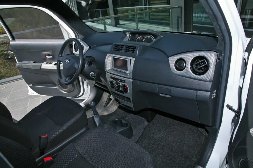 Daihatsu materia салон