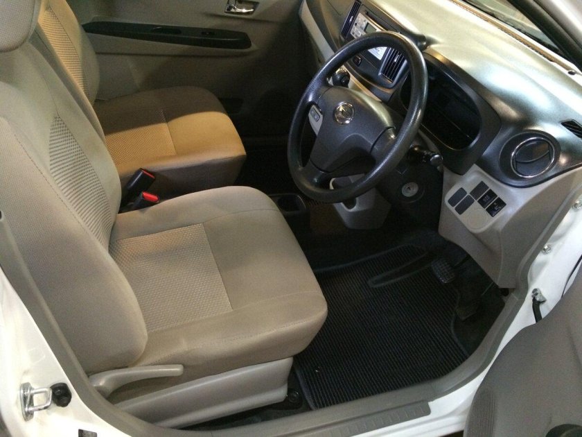 Daihatsu Mira 2003 салон