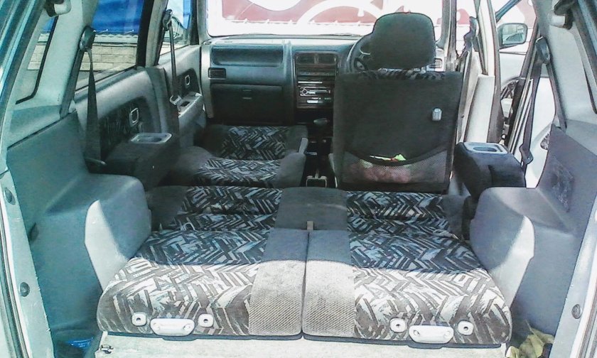 Дайхатсу Пизар 1998 салон