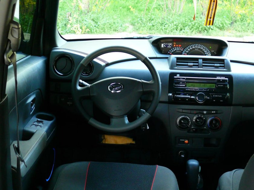 Дайхатсу материя салон