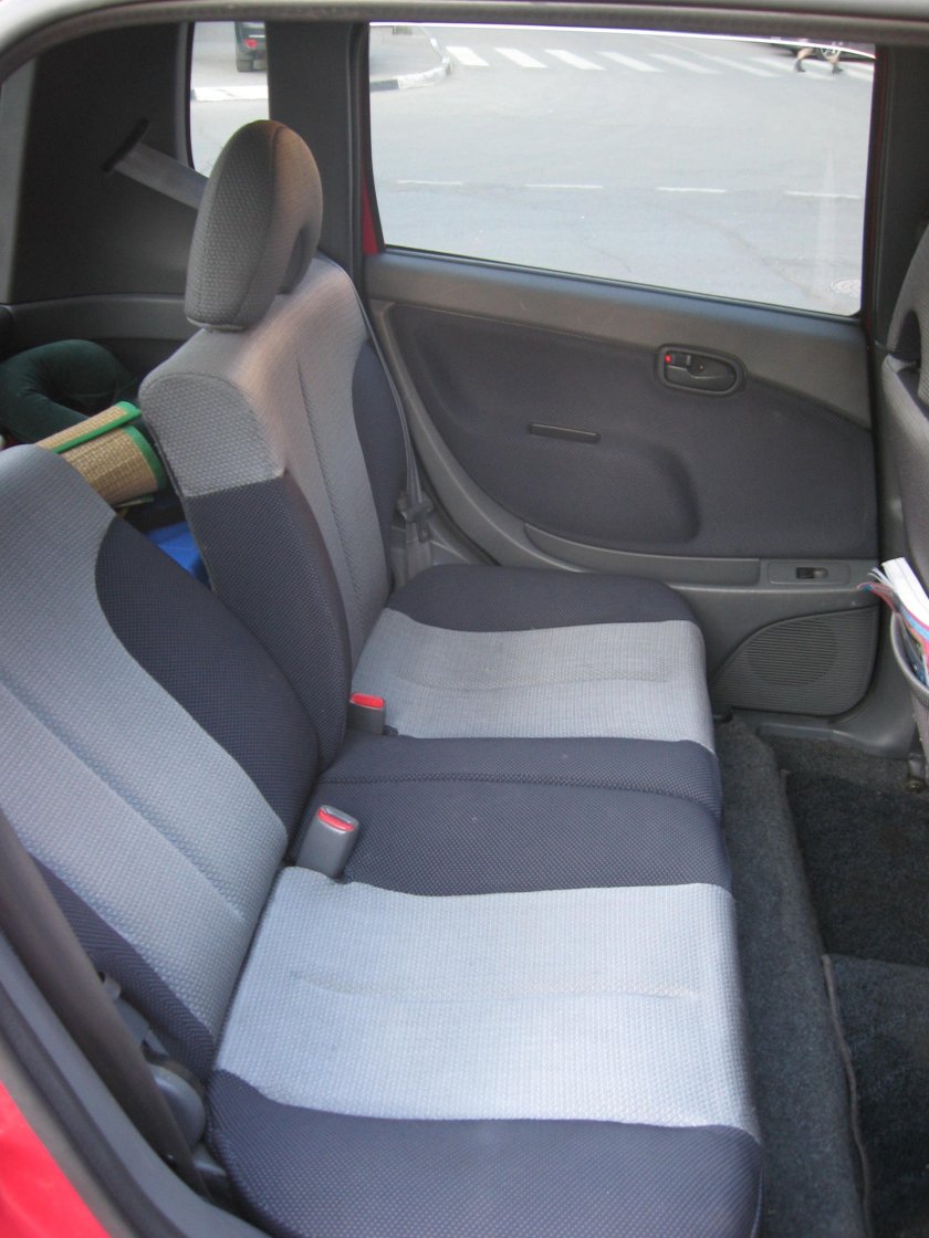 Daihatsu YRV салон