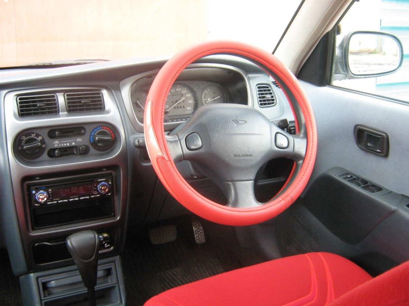 Daihatsu storia 2002 салон