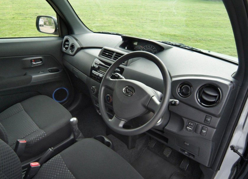 Daihatsu Mira 2007 салон
