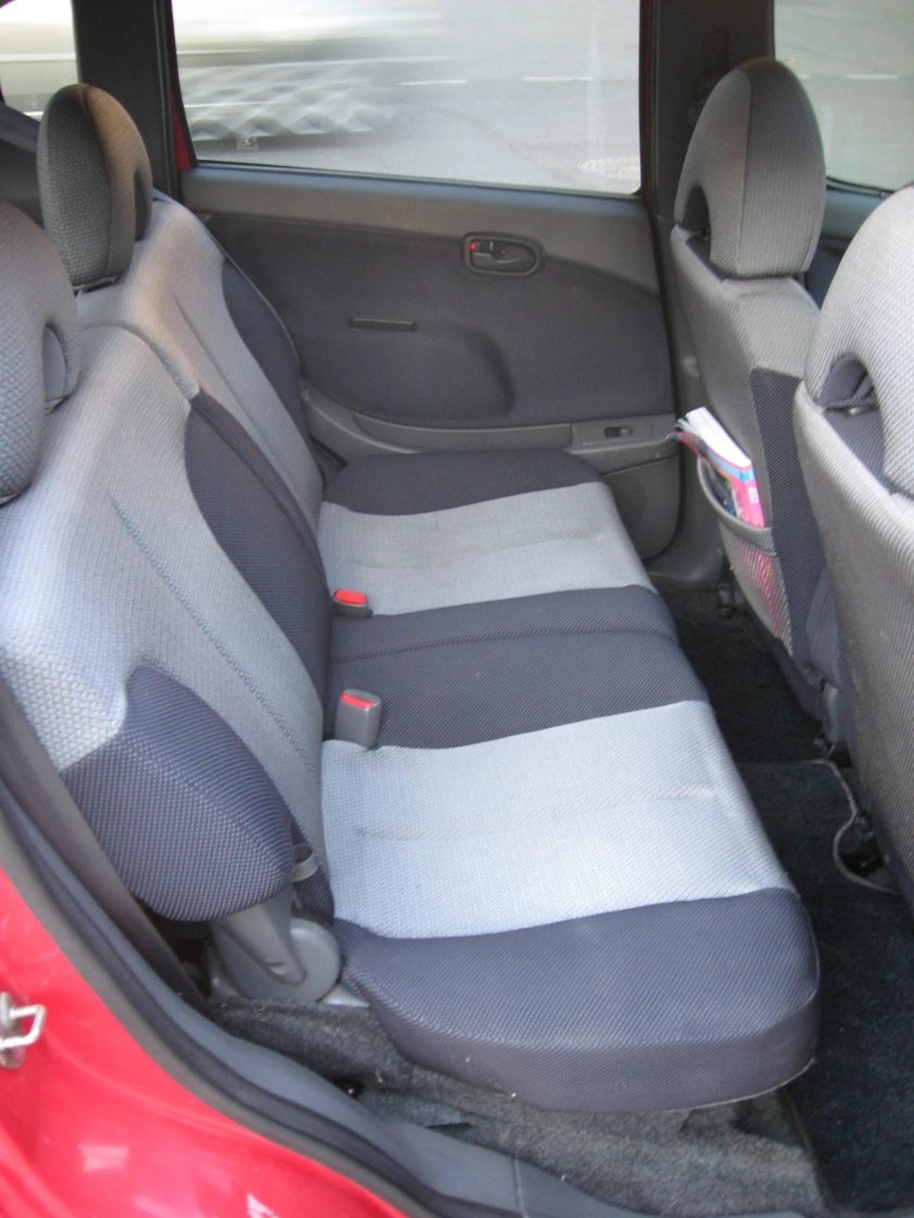 Daihatsu YRV салон