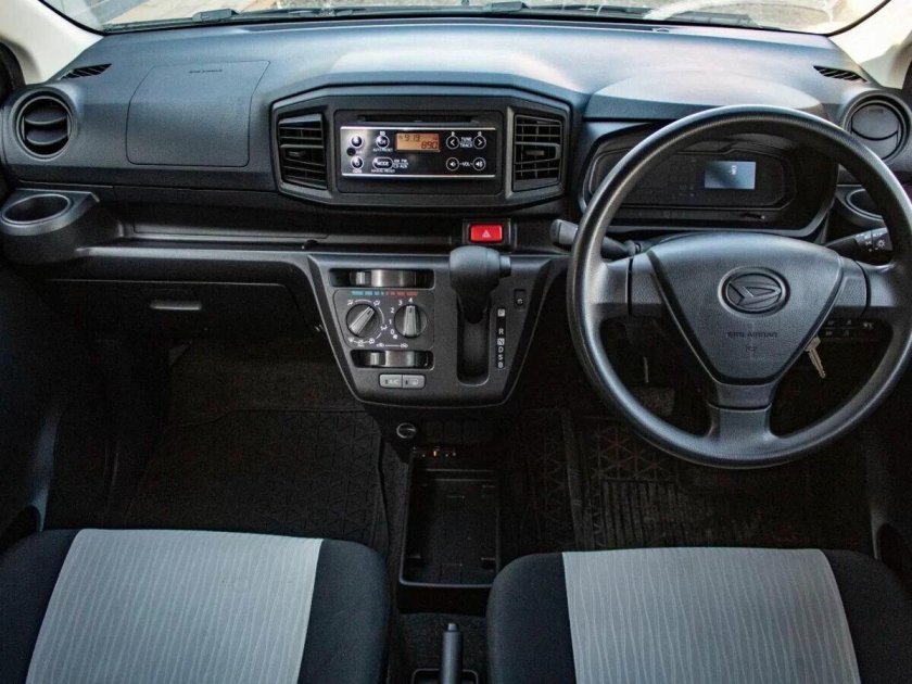 Daihatsu mira e:s 2017