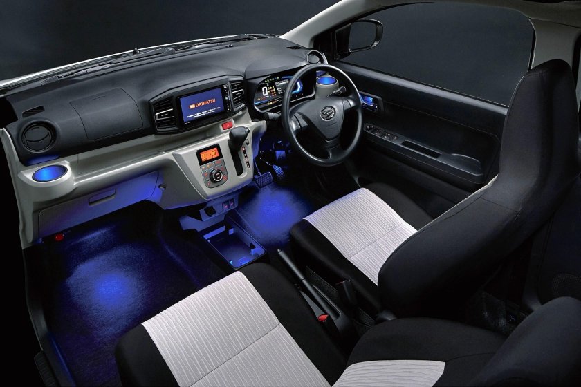 Daihatsu Mira e:s, 2018 салон