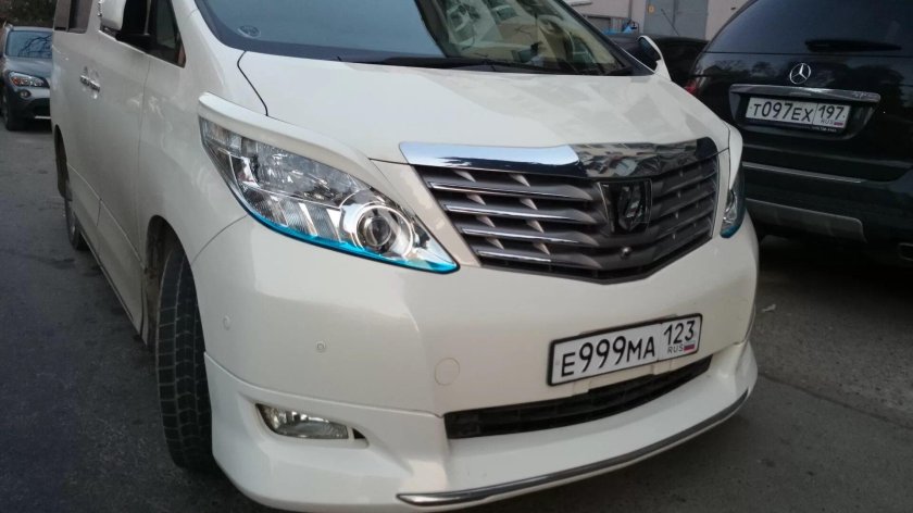 Реснички Toyota Alphard 2013