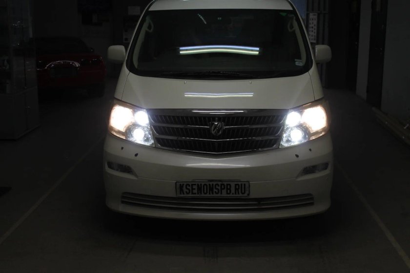 Тойота альфард 2005