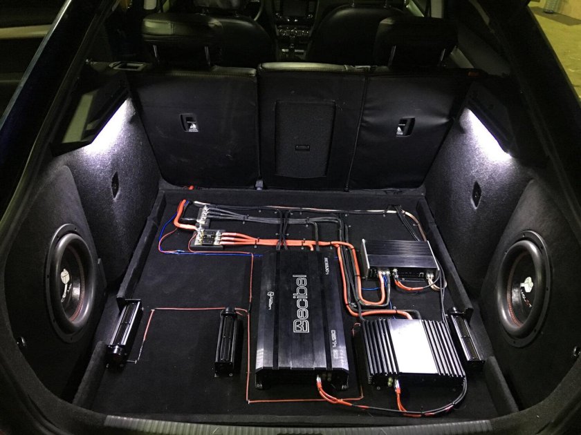 Сабвуфер в Шкода Октавия а7