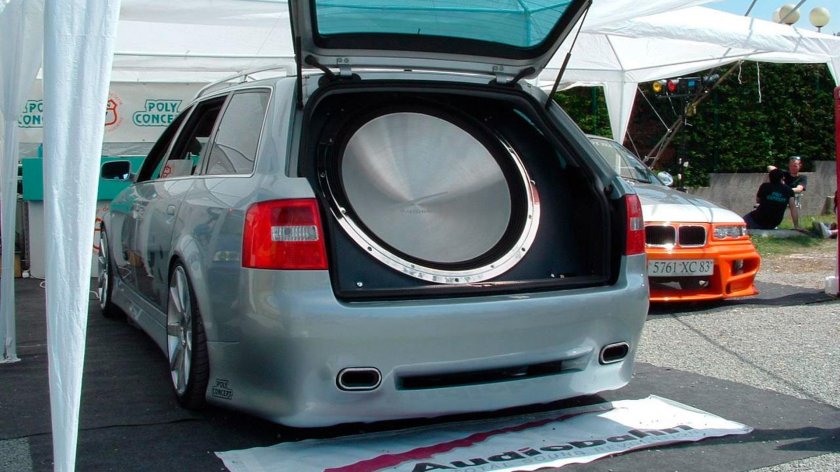 Сабвуфер в toyota vitz