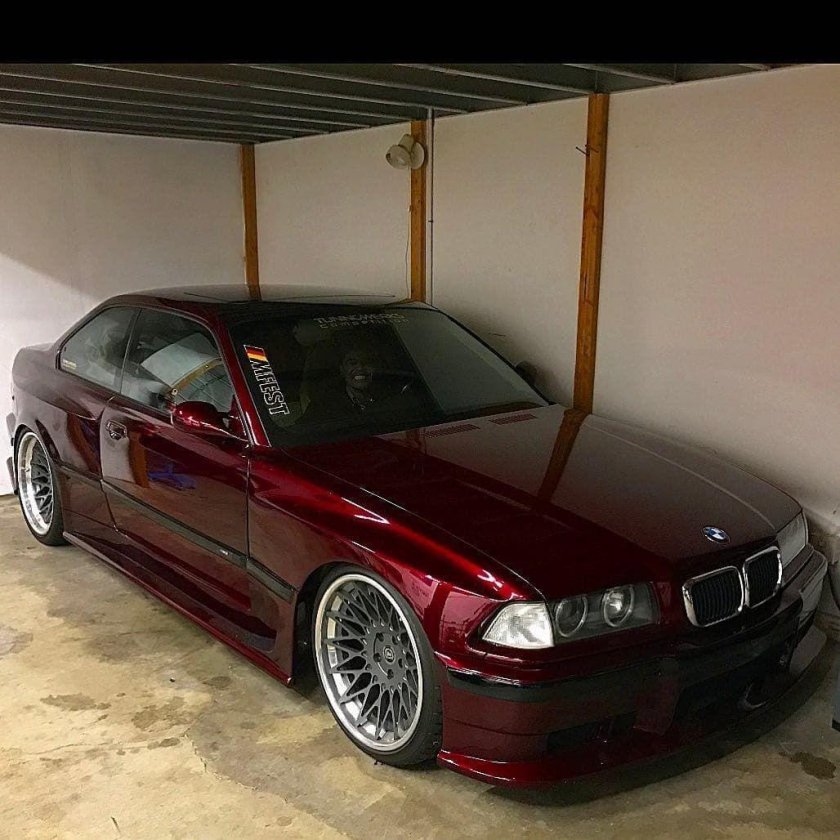 БМВ е36 бордовая