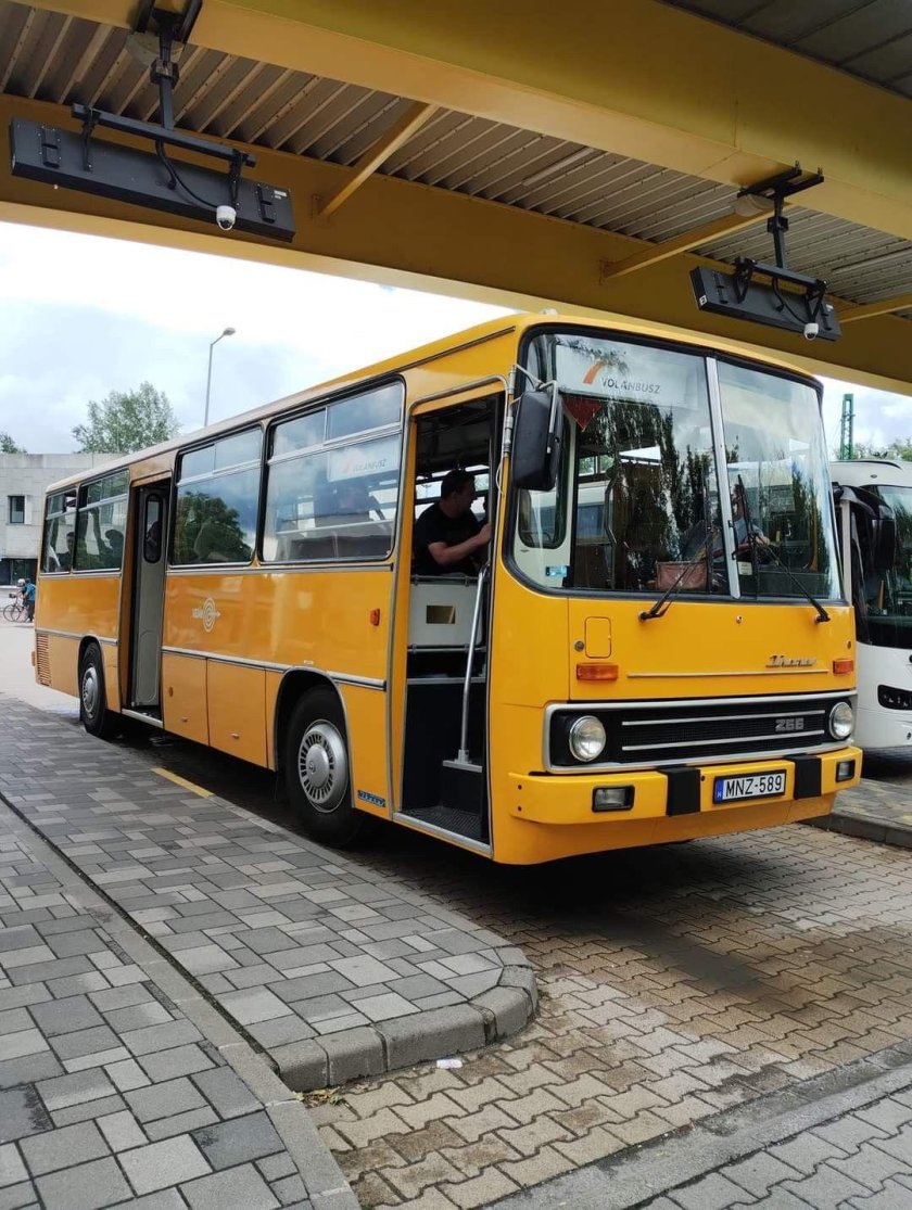 Автобус икарус