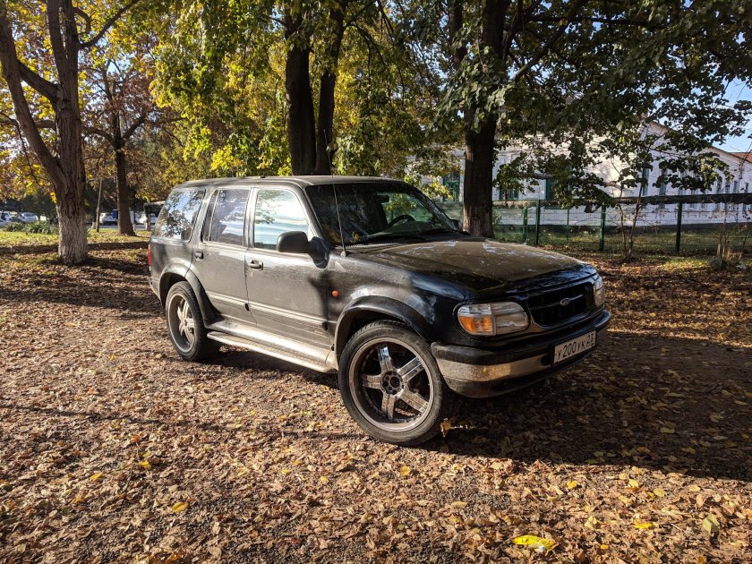Ford Explorer 2