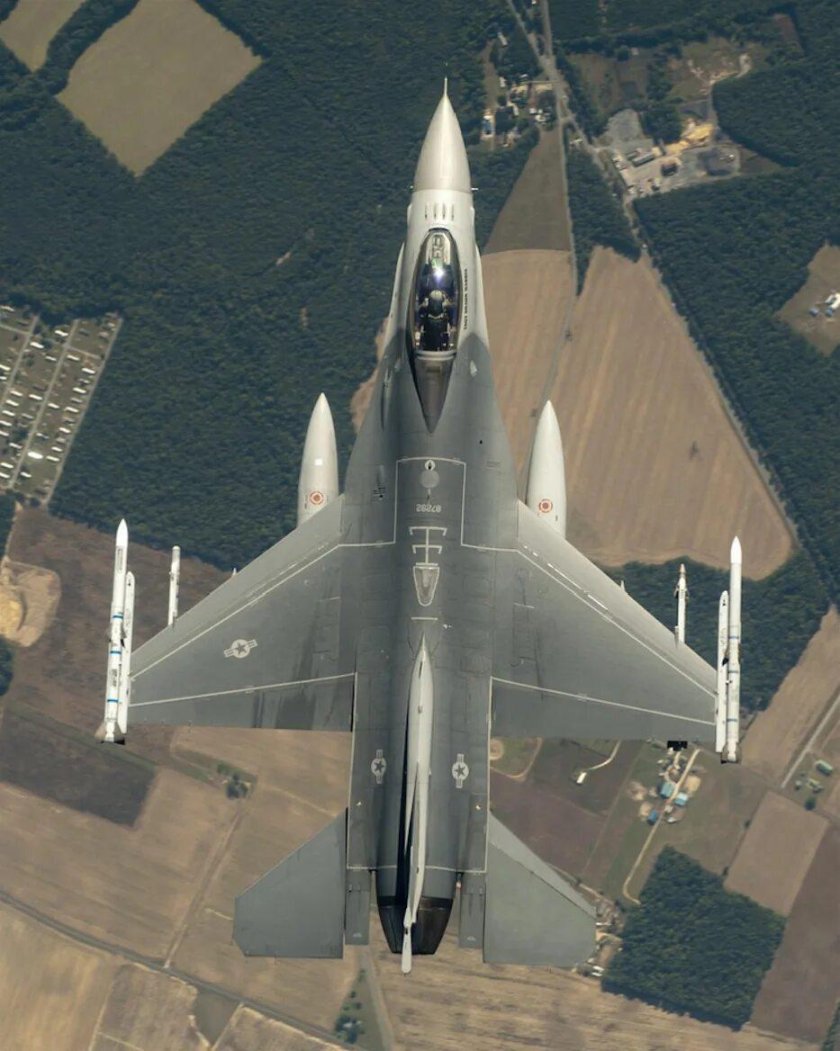 Ф 16 истребитель