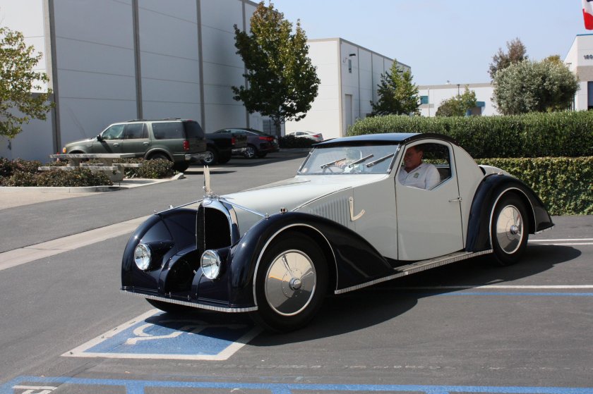 Avions voisin машина