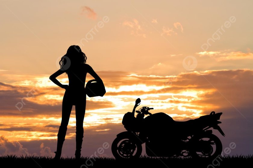 Мотоциклистка на закате