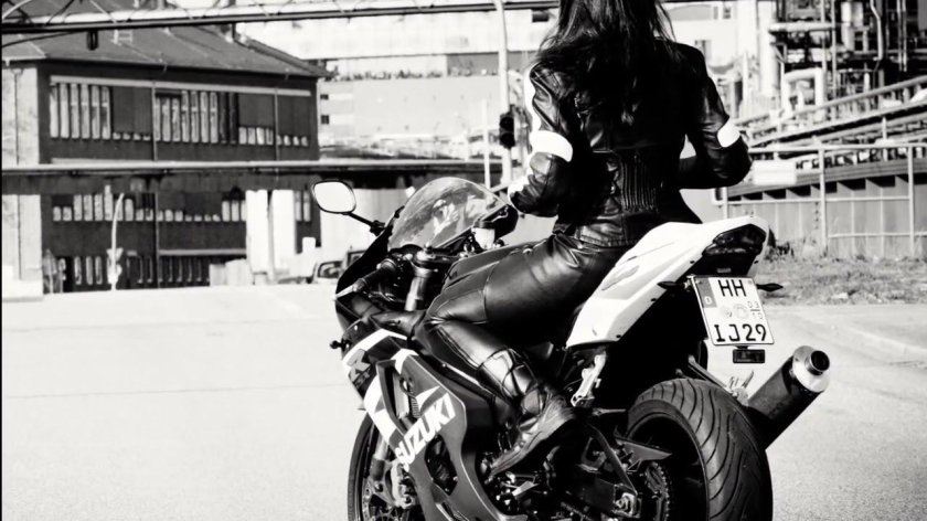 Девушка на мотоцикле