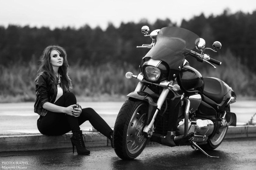 Девушка на мотоцикле