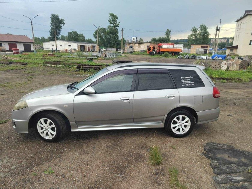 Nissan Wingroad y11 Рестайлинг серебристый