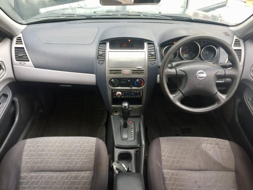 Nissan Wingroad 2000 салон