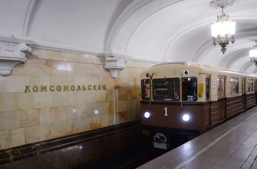 Станция метро Комсомольская