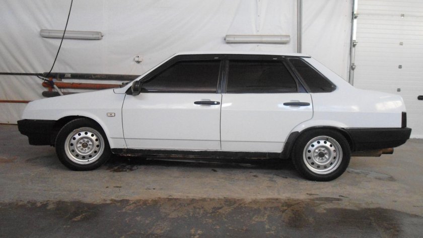 ВАЗ 21099 белая Сток