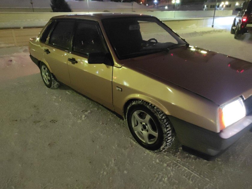 ВАЗ 21099 золотой лист