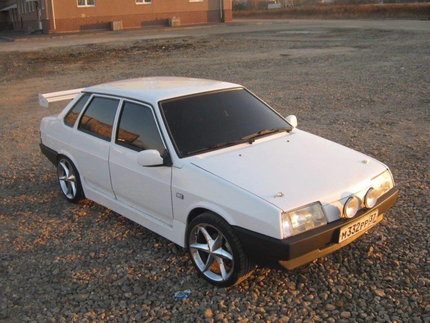 ВАЗ 21099 белая