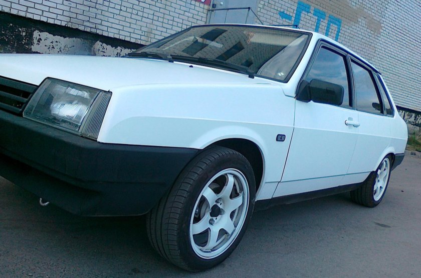 ВАЗ 21099 белая
