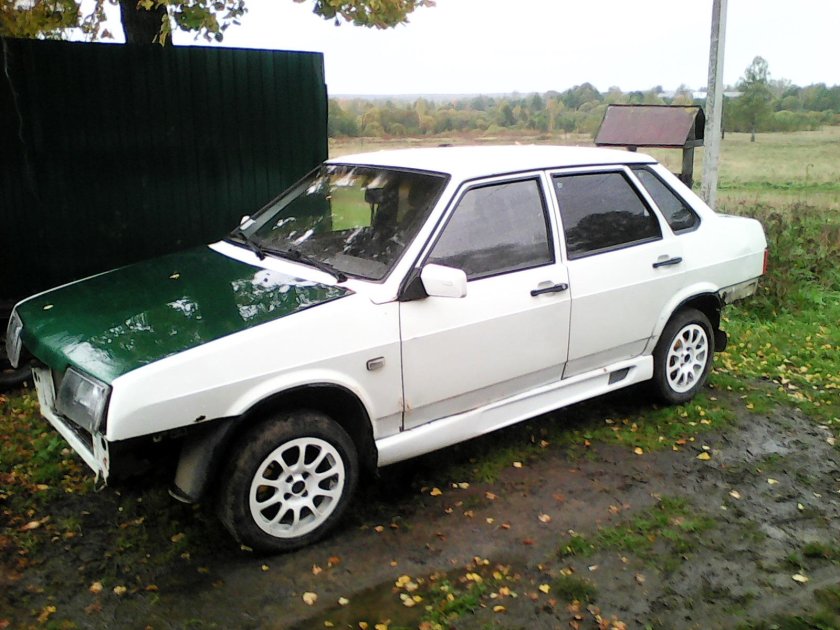 ВАЗ 21099 белая