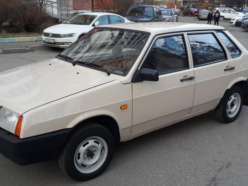 ВАЗ 21099 бежевая