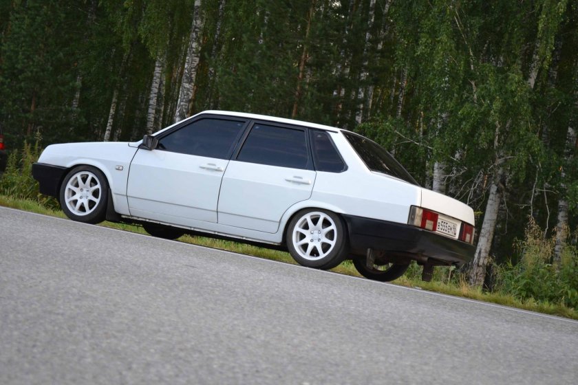 ВАЗ 21099 белая