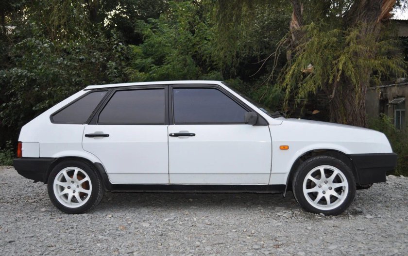 ВАЗ 2109 белая