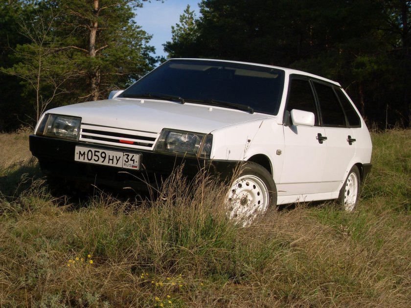 ВАЗ 2109 белая