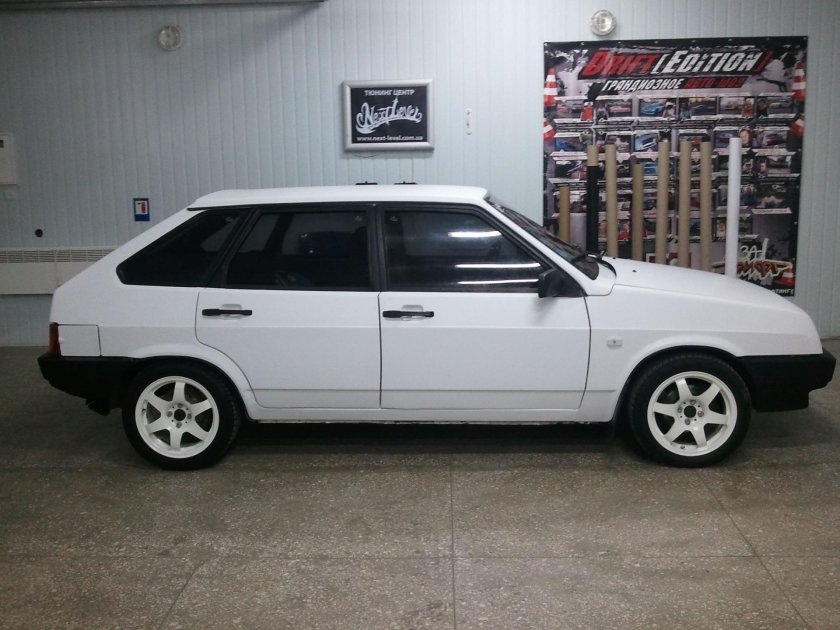 ВАЗ 2109 на белых slik