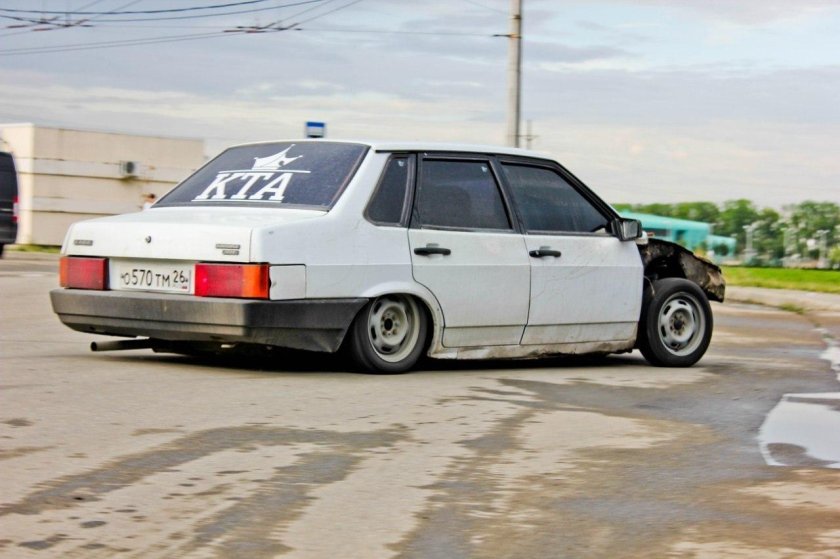 ВАЗ 21099 белая бункер