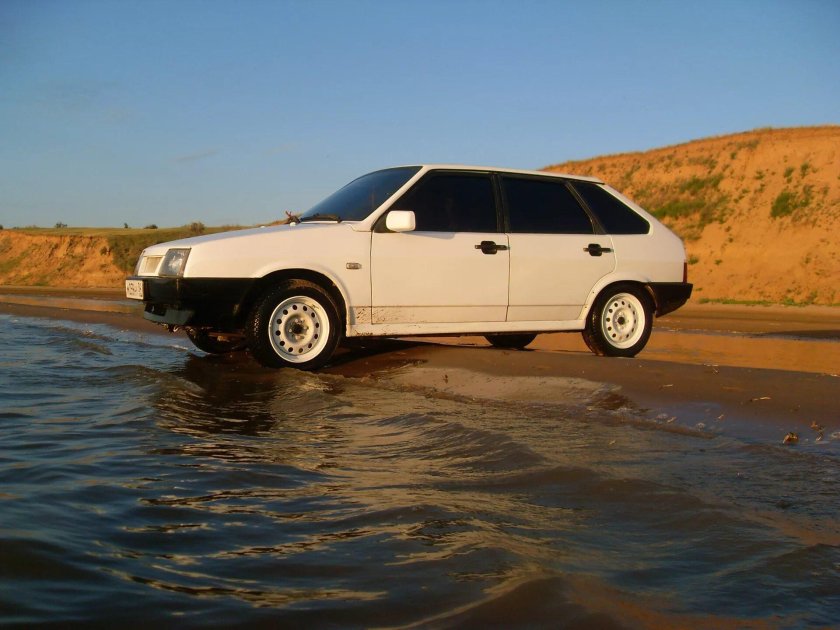 ВАЗ 2109 белая