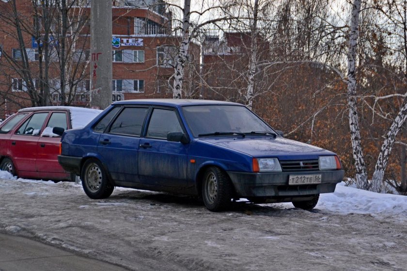 Синяя ваз 21099