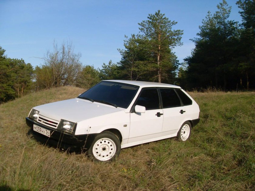 ВАЗ 2109 белая