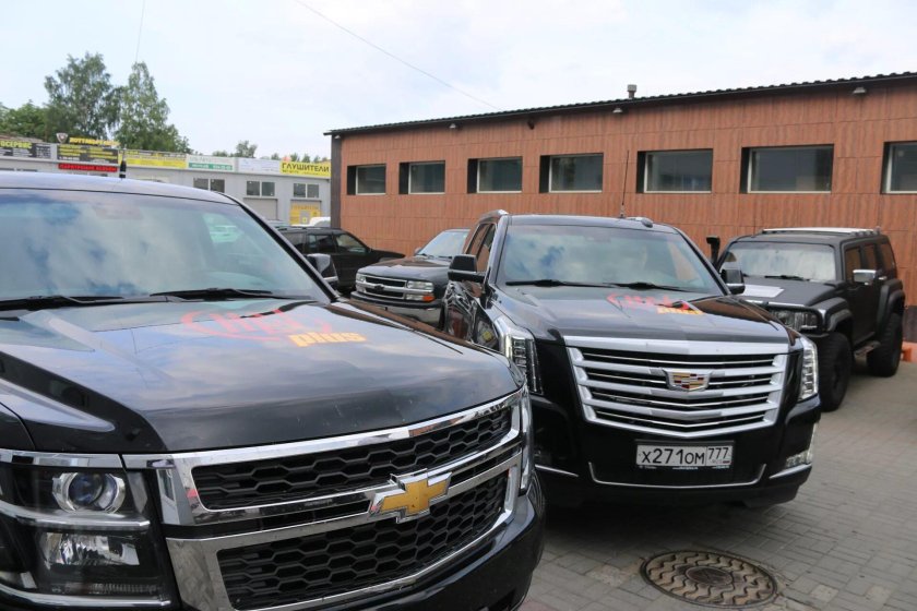 Chevrolet tahoe cadillac escalade