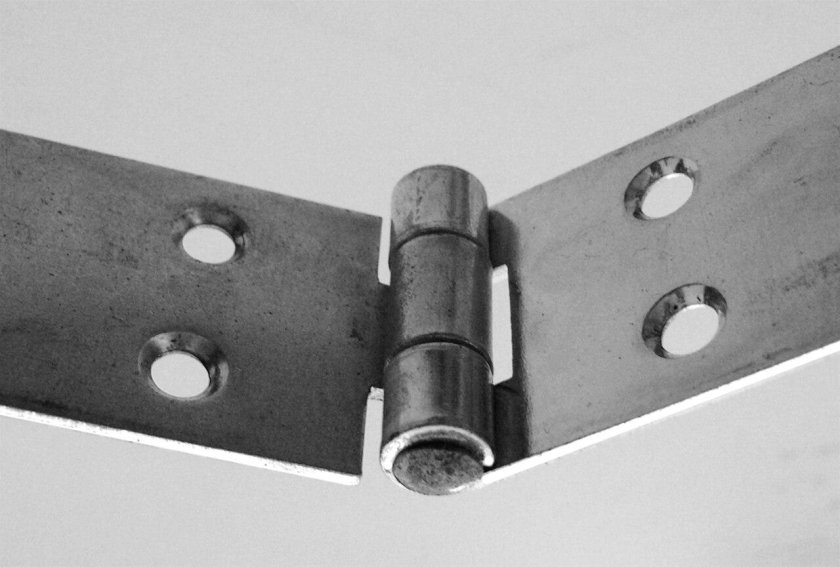 Петля-шарнир для метал.дверей 28х150