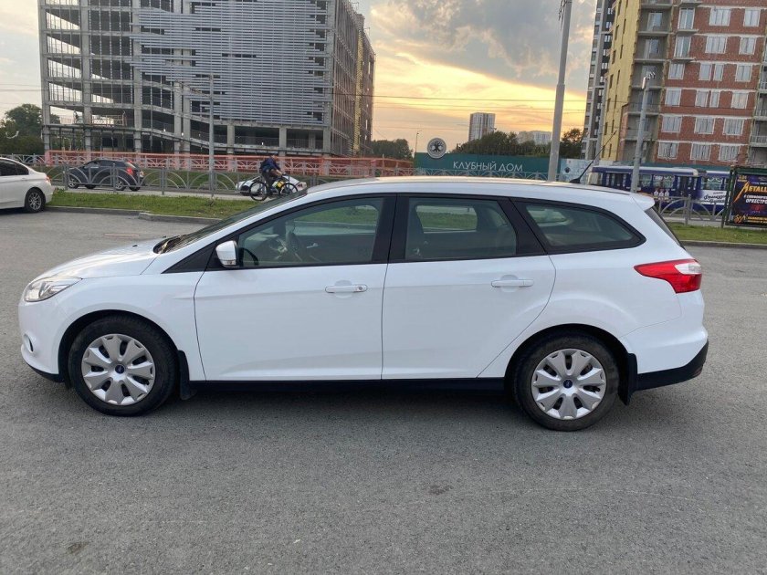 Ford Focus 3 универсал белый
