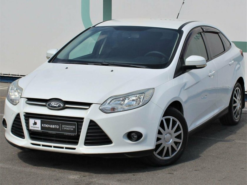 Ford focus 2013 седан белый