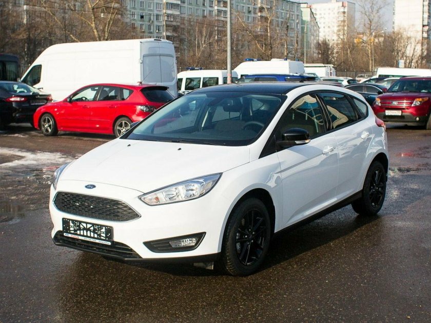 Focus 3 хетч белый с багажником