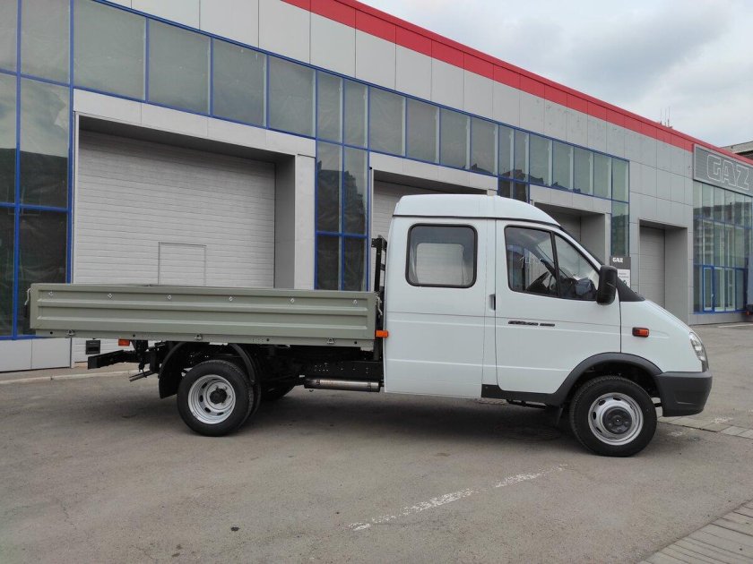 ГАЗ-330232 грузовой с бортовой