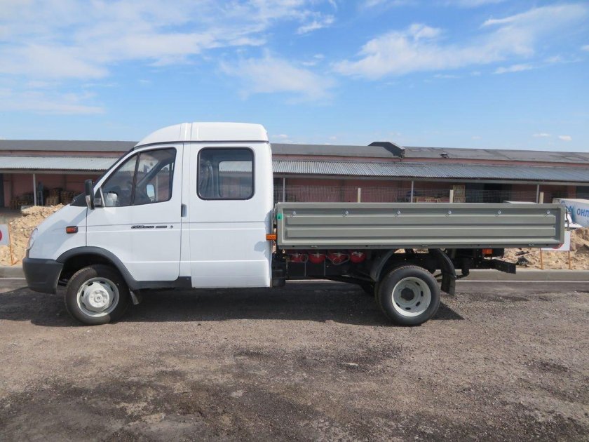 Автомобиль бортовой ГАЗ-330232