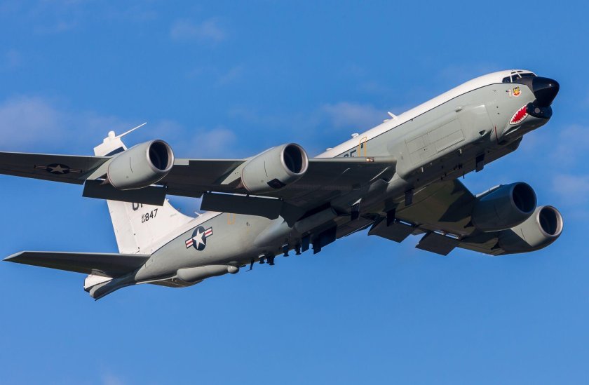 Американский самолет разведчик